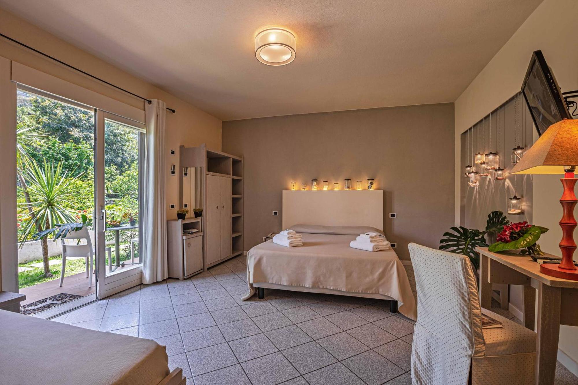 Hotel Cernia Isola Botanica SantʼAndrea Εξωτερικό φωτογραφία